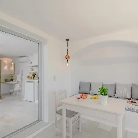 Ξενοδοχείο με διαμερίσματα Maroussa 4*